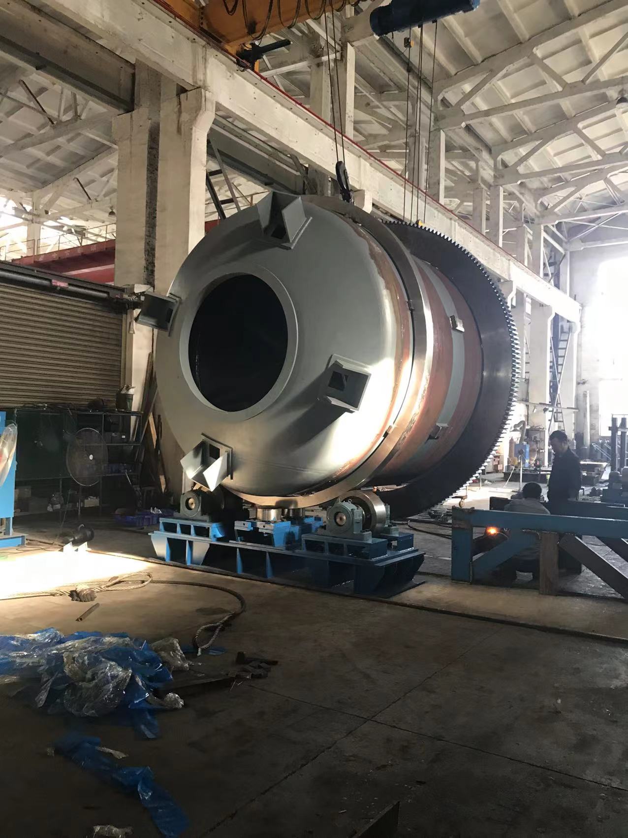 Xingtan lufeng hot selling 3T 5T 8T 10T rotary melting furnace for lead battery scraps recycle smelting furnace 