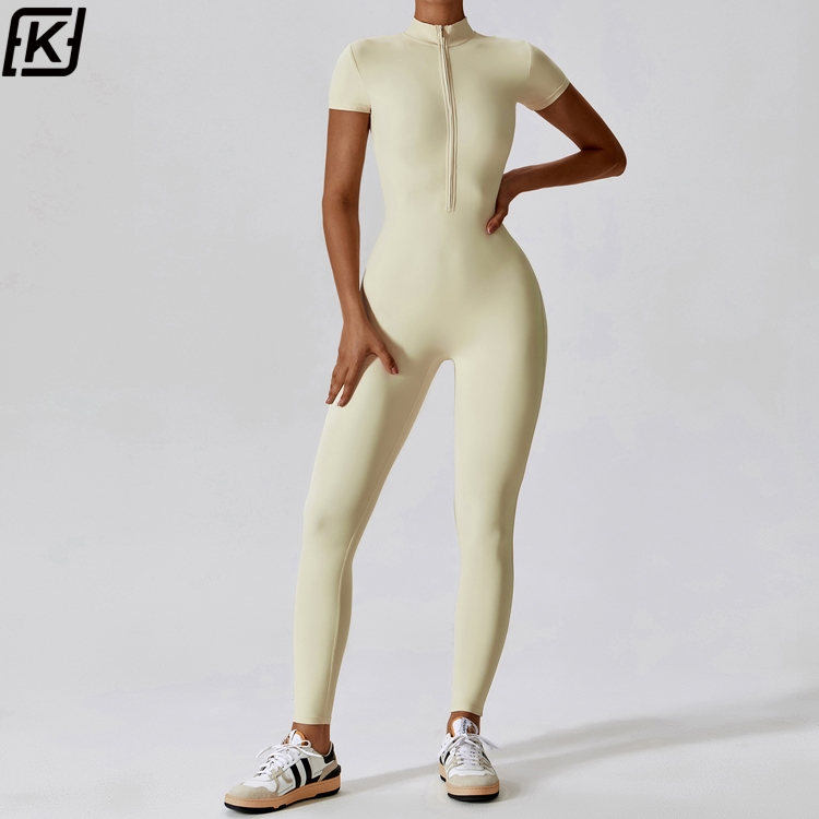 Women's yoga jumpsuits help you maintain a good figure and lead a new fitness trend