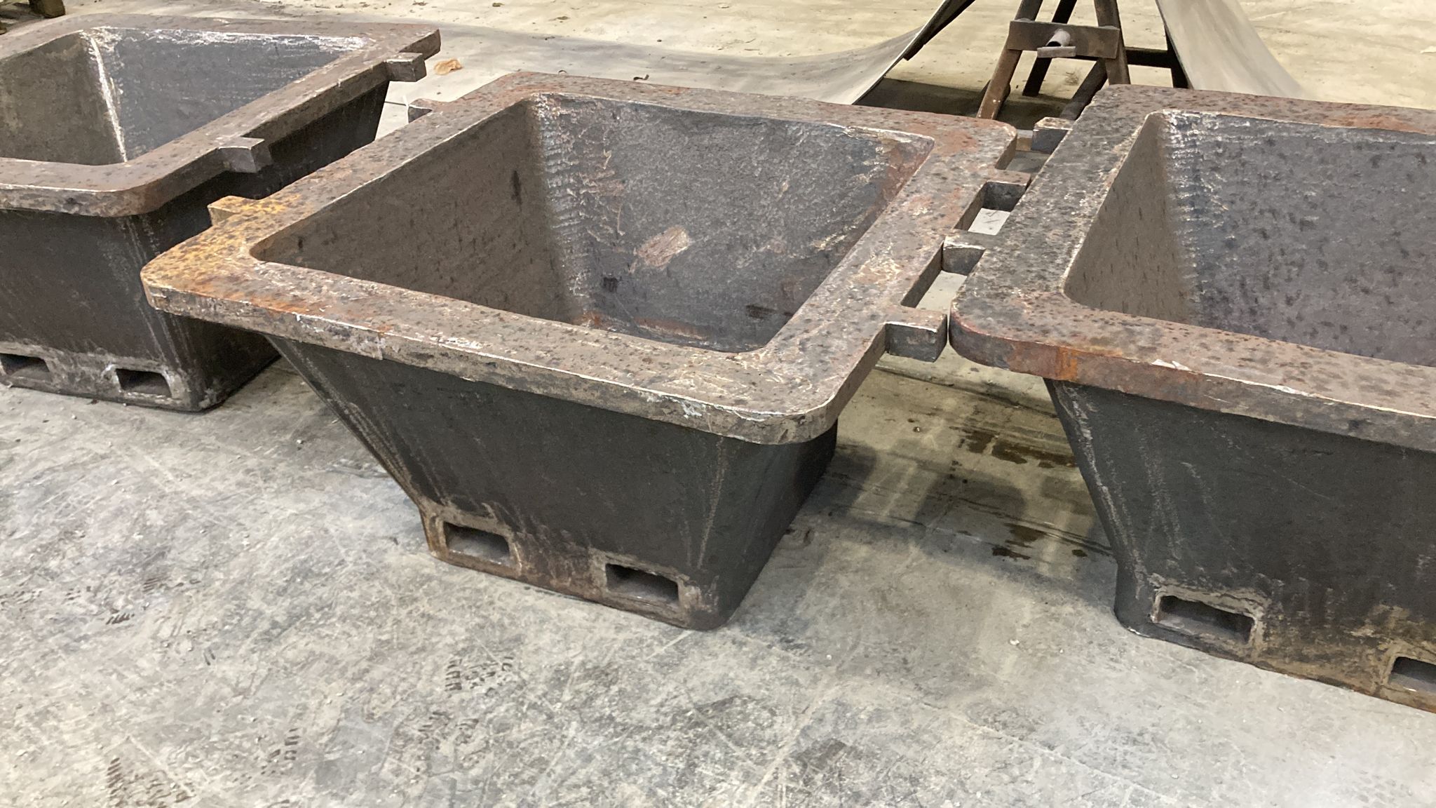 2T customized crude copper ingot molds with forklift hole for copper concentrate refining 