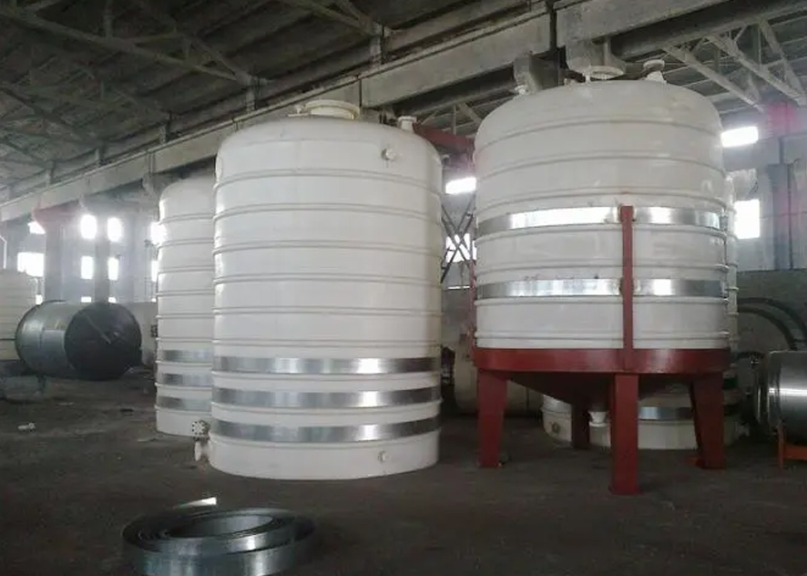 Electric heating cable is used for heating liquid caustic soda storage in winter