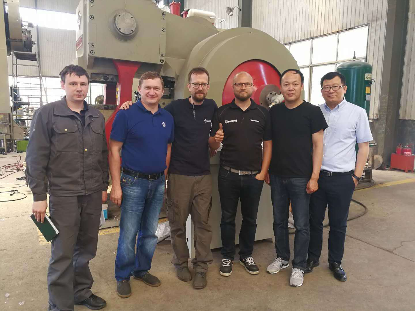 Welcome Foreign Customers From Afar To GaoMi HongFeng Machinery Co., Ltd.