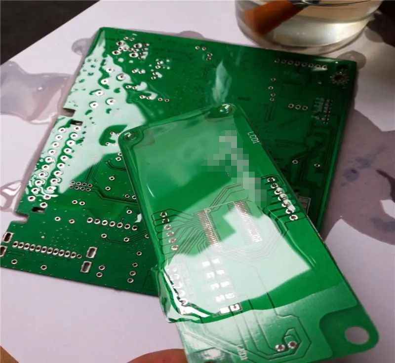  O PCB com revestimento isolante 