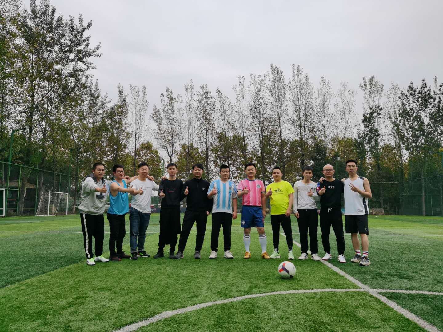 Xuxin sokkervriendelike wedstryd, vol passie