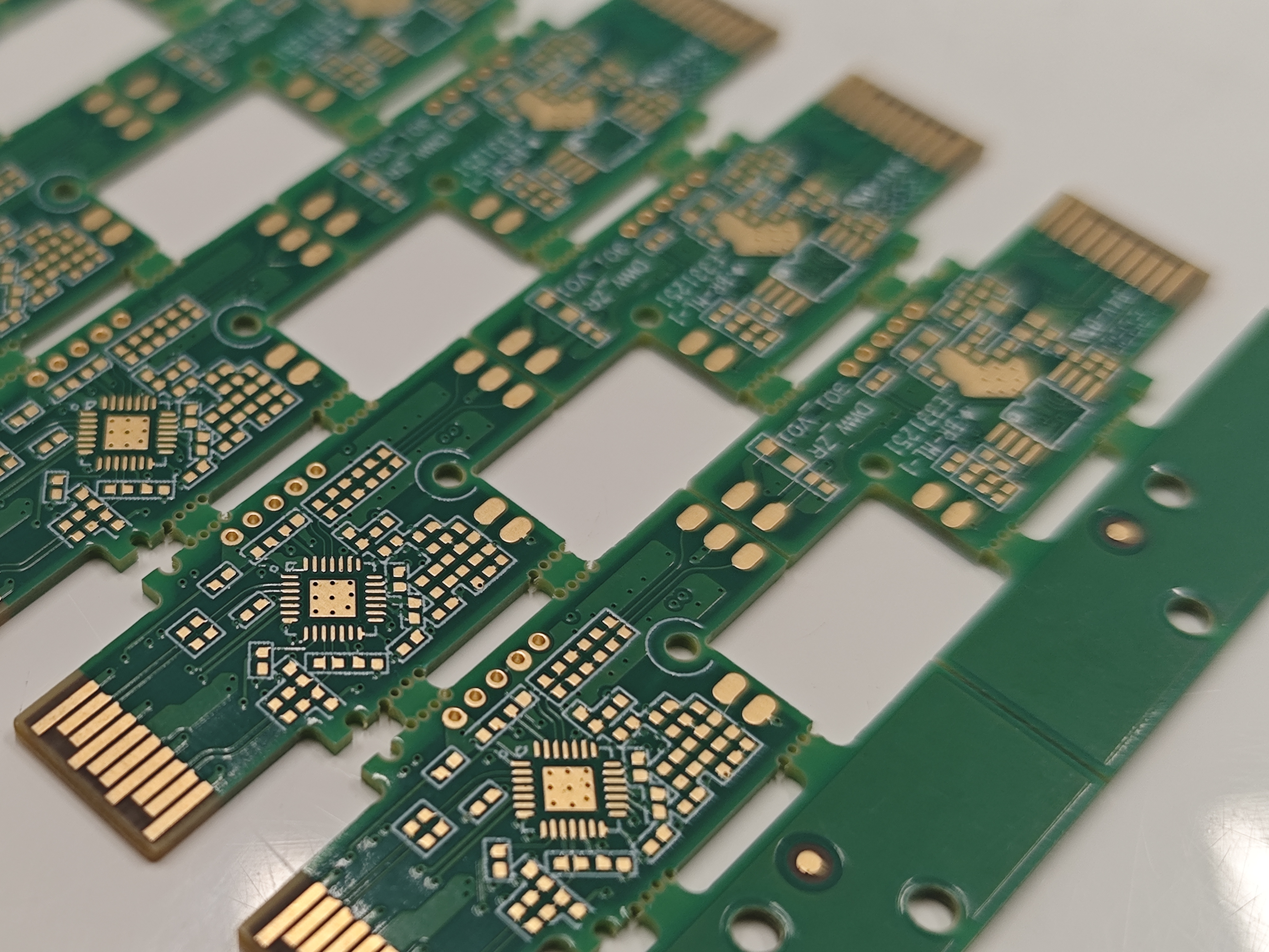 4-Layer PCB Which Designed for Small Optical Communication Instruments