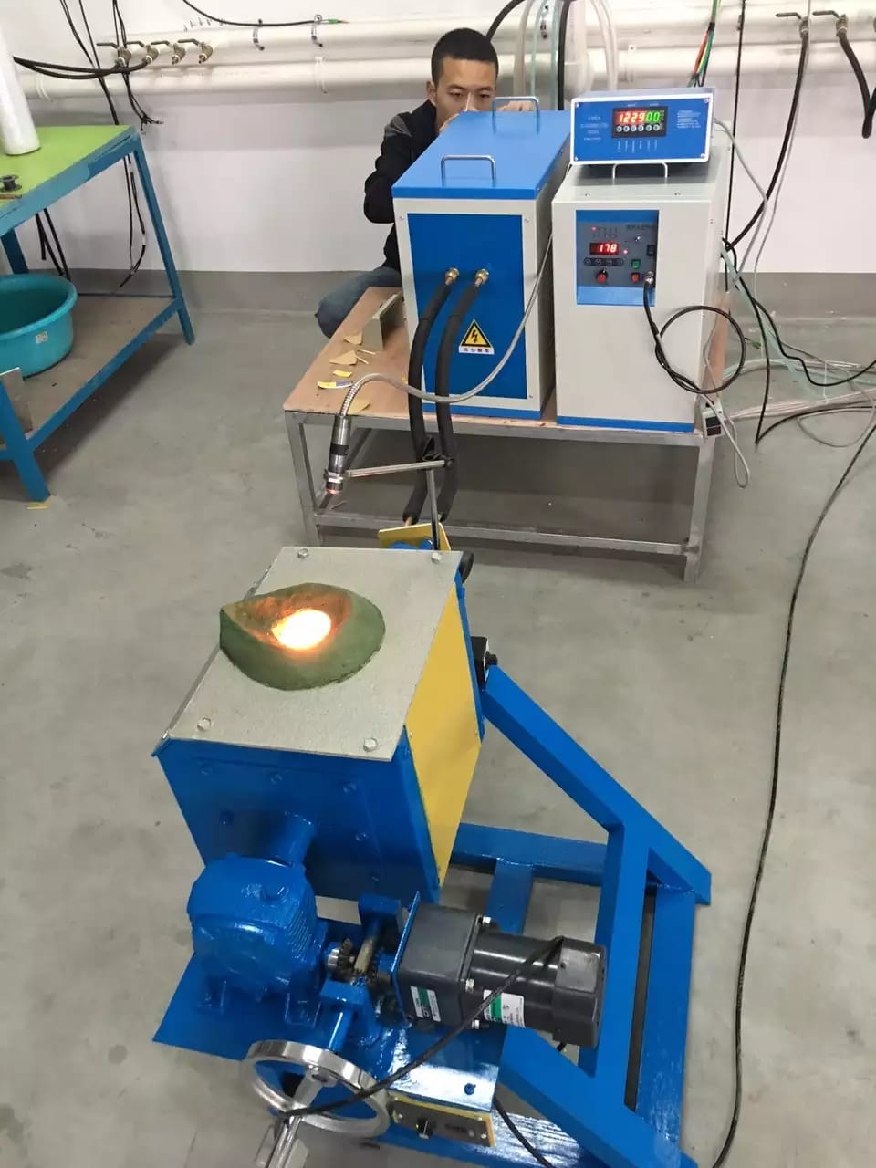 10KG to 1000kg Induction Foundry Melting Furnace for Scrap lead battery  Recycle Scrap Copper Scrap Aluminum