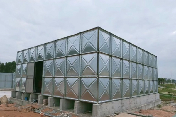 Floor-Style Bottomed Water Tank