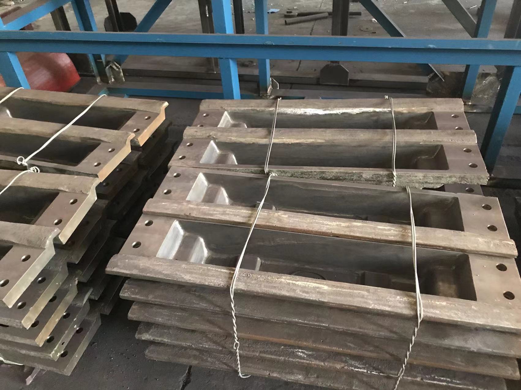Customized Size High Temperature Nodular  Cast Iron Materials  Small 25KG Lead Ingot Molds for lead ingot Casting Machine