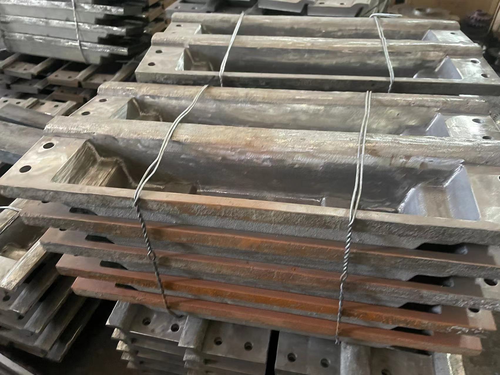 Customized Size High Temperature Nodular  Cast Iron Materials  Small 25KG Lead Ingot Molds for lead ingot Casting Machine
