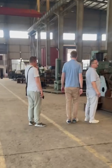 Russian customers come to visit the factory and they want to purchase equipment for copper scrap recycling and lead battery recycling