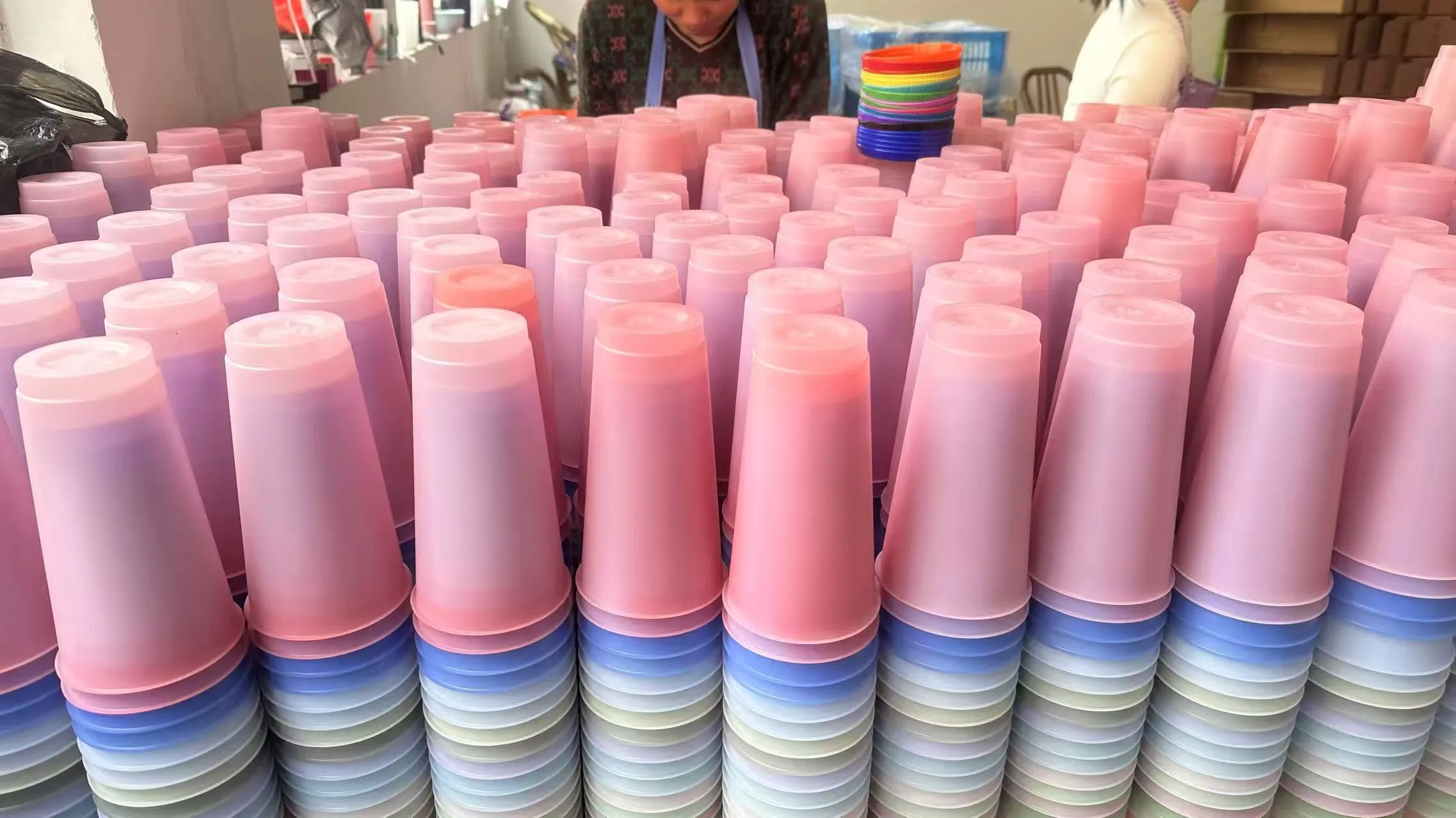 Magic in Every Sip: SUAN House’s 24oz Color-Changing Cups (With Custom Lids, Straws & Eco-Packaging!)