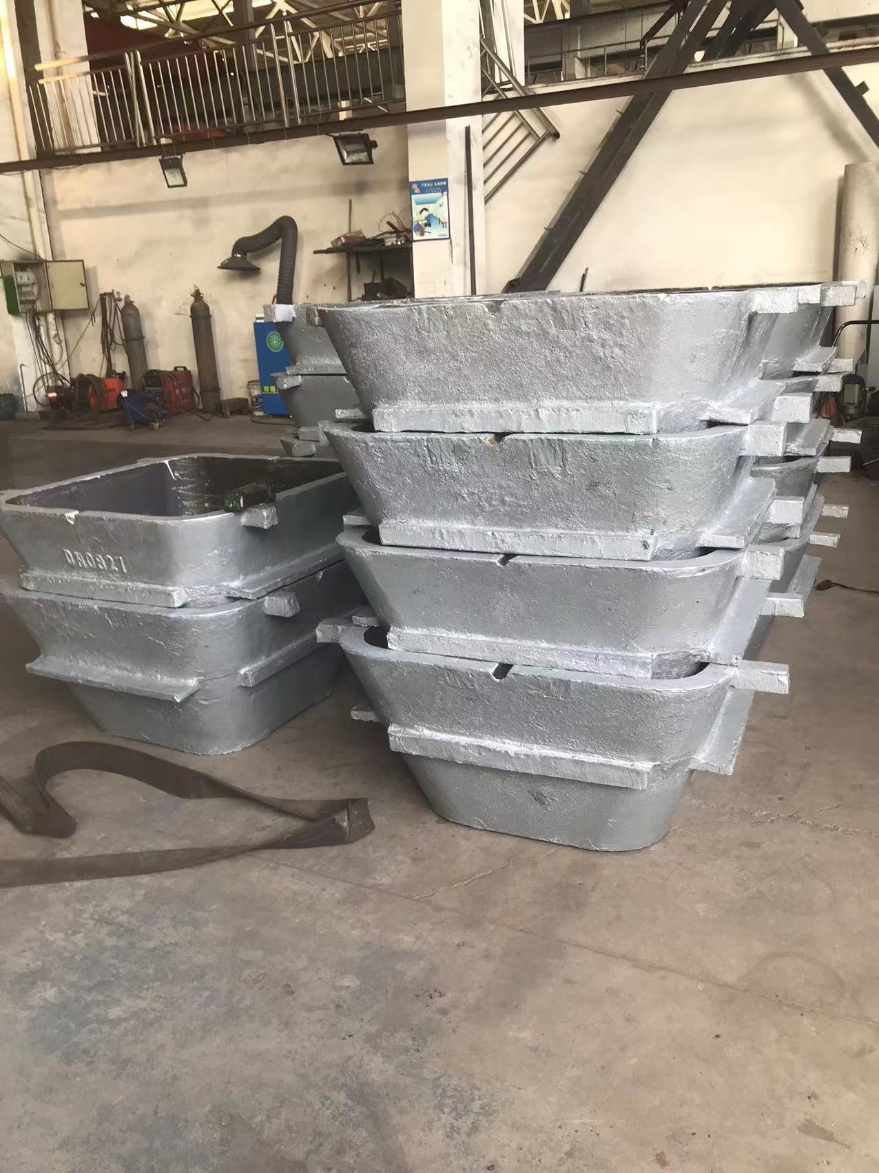 We Can Custom Size of 1T 1.5T 2T Lead Ingot Molds  for Scrap Lead Battery Recycle After  Smelting Furnace