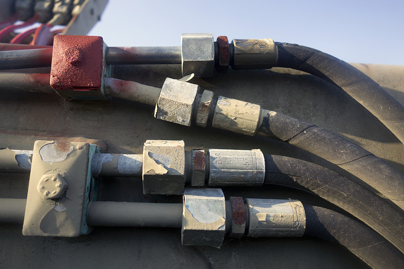 The advantages of electric heating tape in the bridge anti-freezing