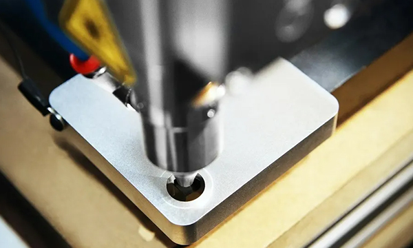 Differences Between Fiber Laser Marking Machines and UV Laser Marking Machines