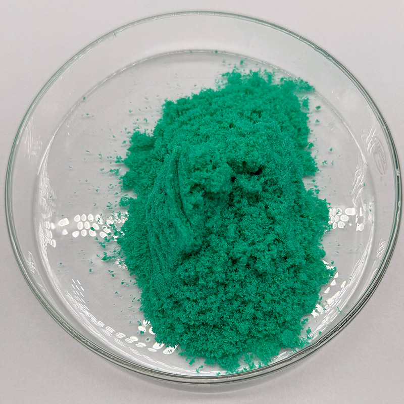 Kryształy dihydratu chlorku miedzi