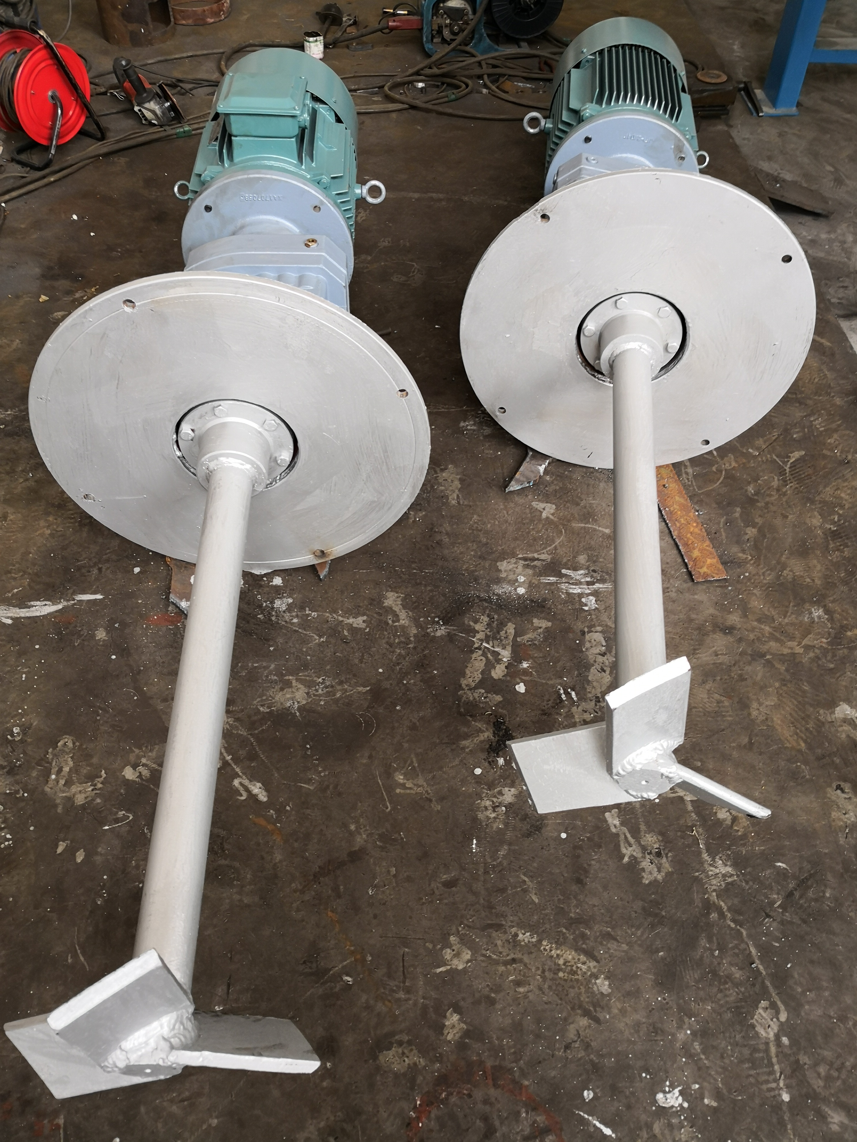 we can custom from 2T to 100T Lead Liquid mixer machine for lead refining furnace of scrap lead battery recycle