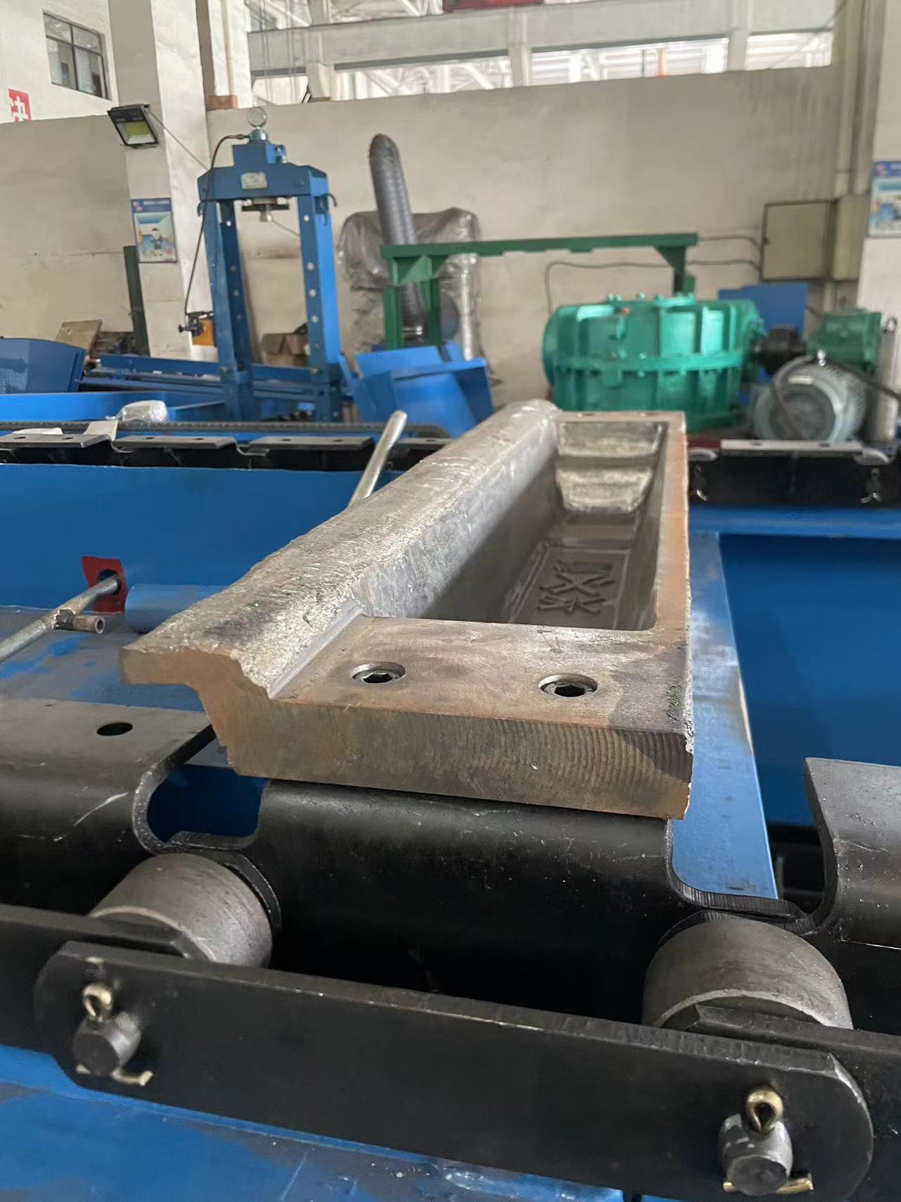 Custom Capacity From 5T to 30T Per Hour with 25KG Molds  Ingot Casting Machine for Scrap Lead Battery Recycle or Lead Ore