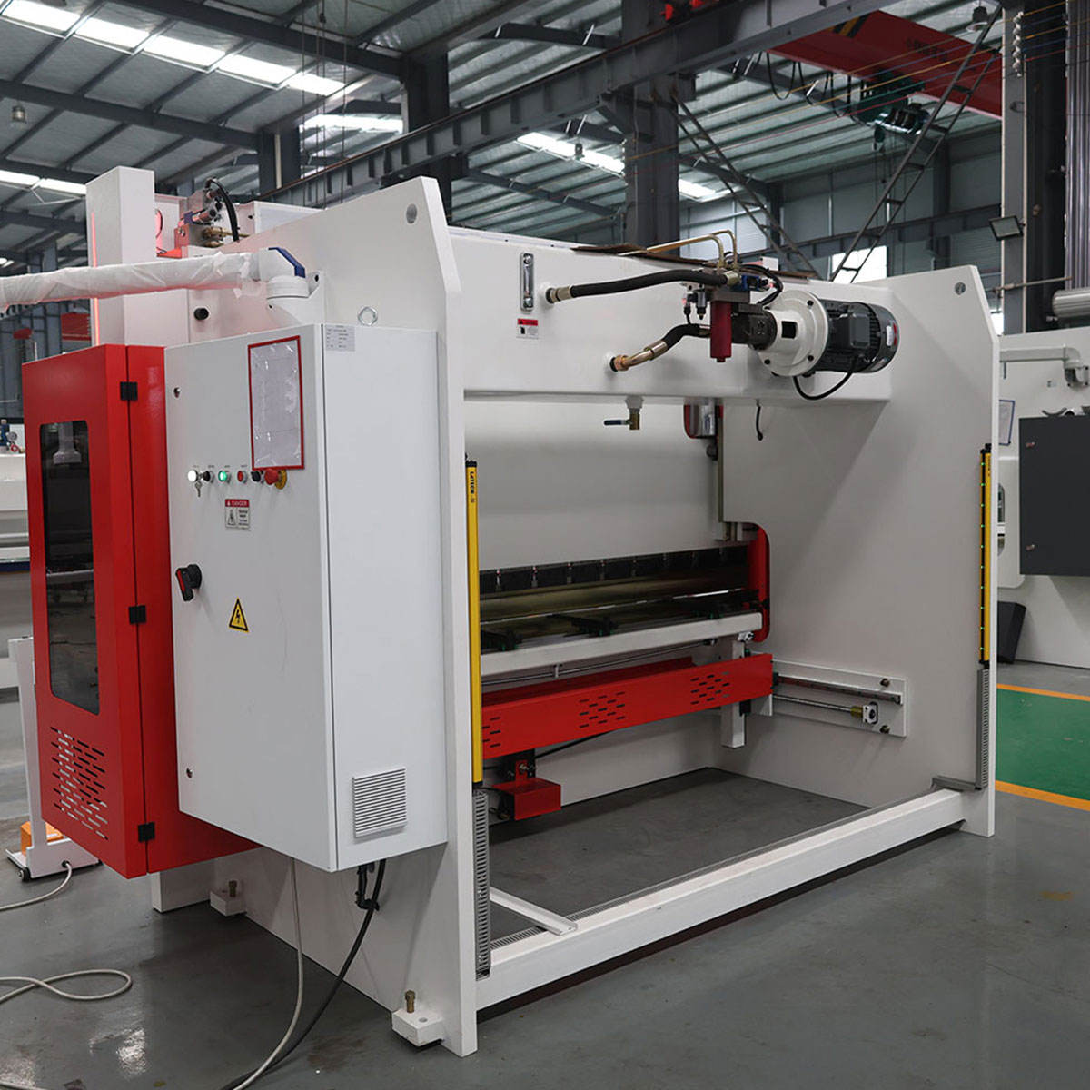 Electric CNC bending machine with advanced control system