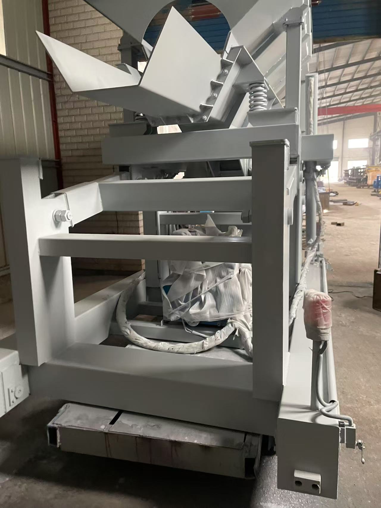 automatic vibration feeding machine is ready for shipping to clients 