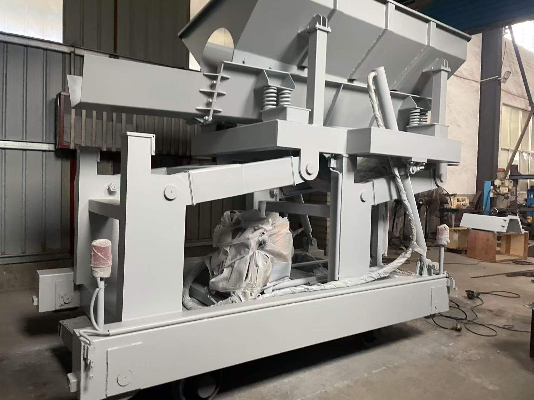 automatic vibration feeding machine is ready for shipping to clients 