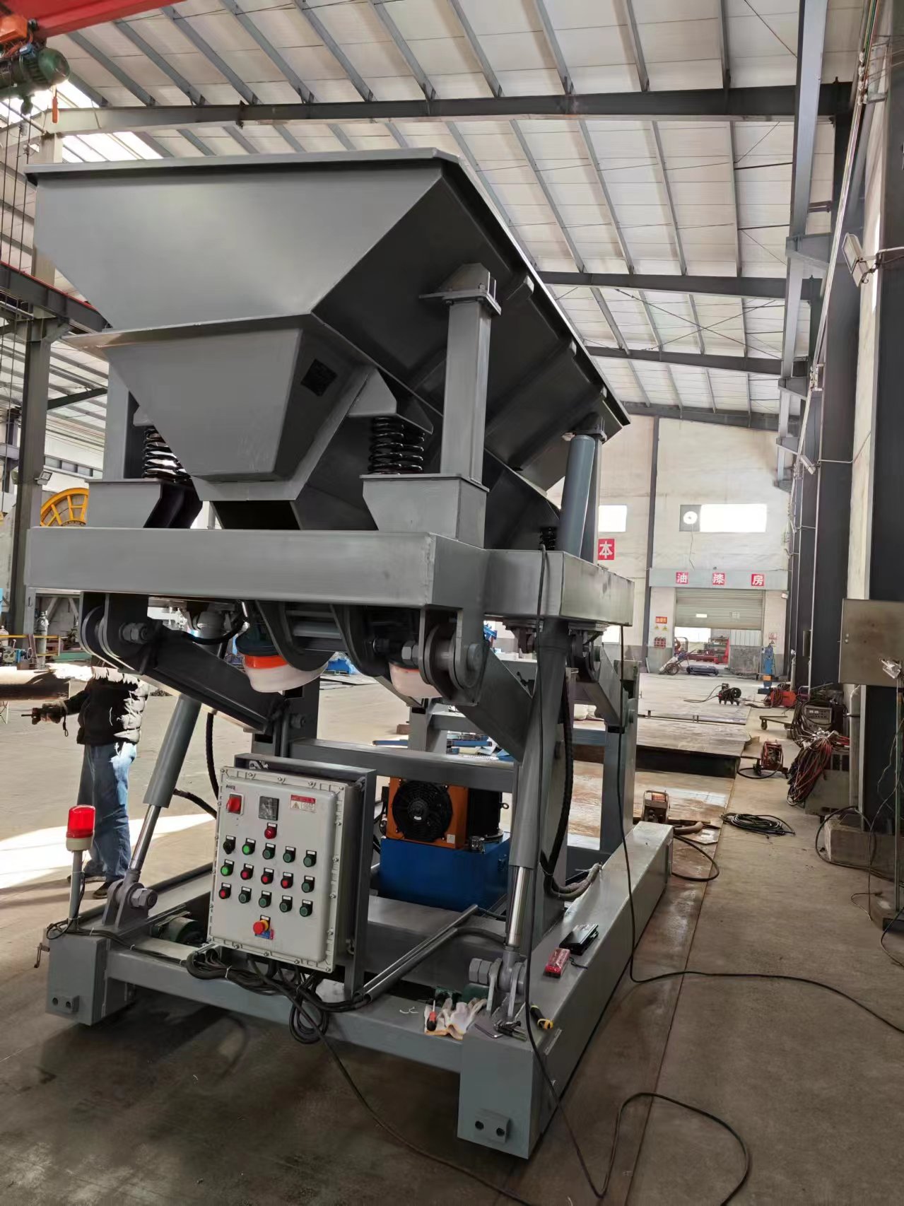 automatic vibration feeding machine is ready for shipping to clients 