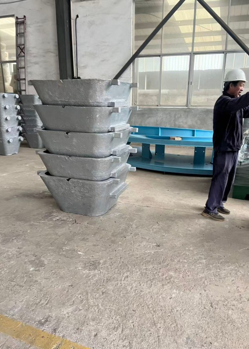 Delivery of molds and lead pots