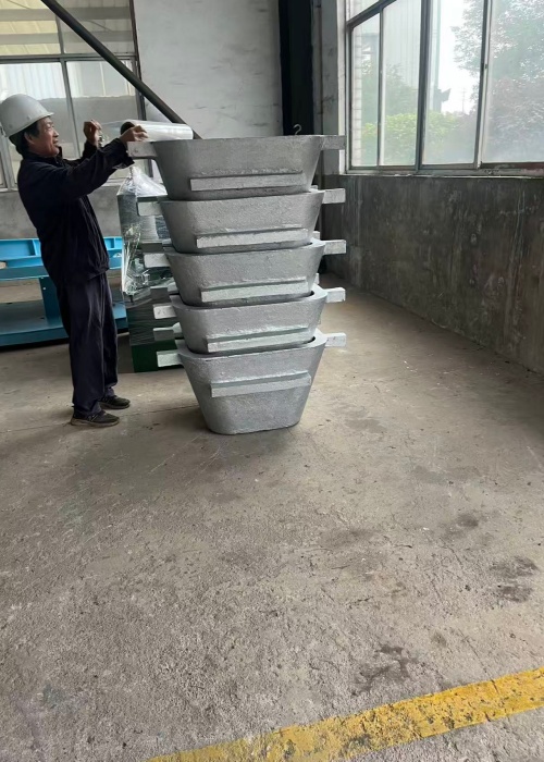 Delivery of molds and lead pots
