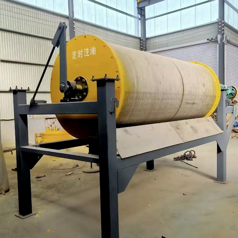 Dry magnetic separator
