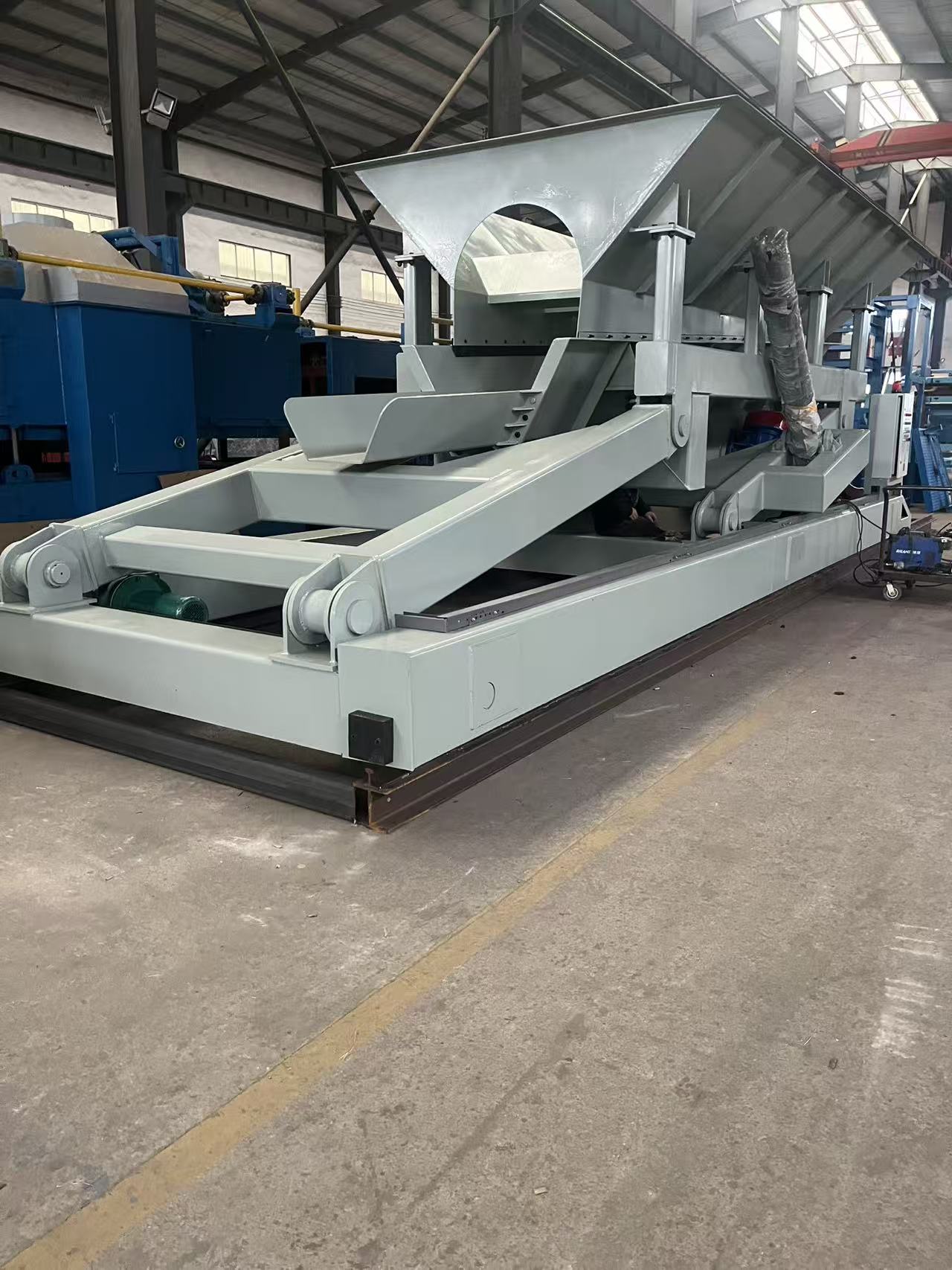 new big automatic vibration feeding machine is ready for shipping to clients 