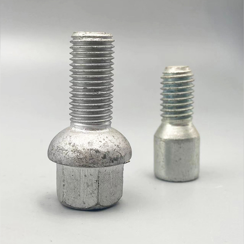 Heat Treated Hub Bolt