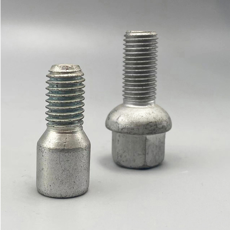 Heat Treated Hub Bolt