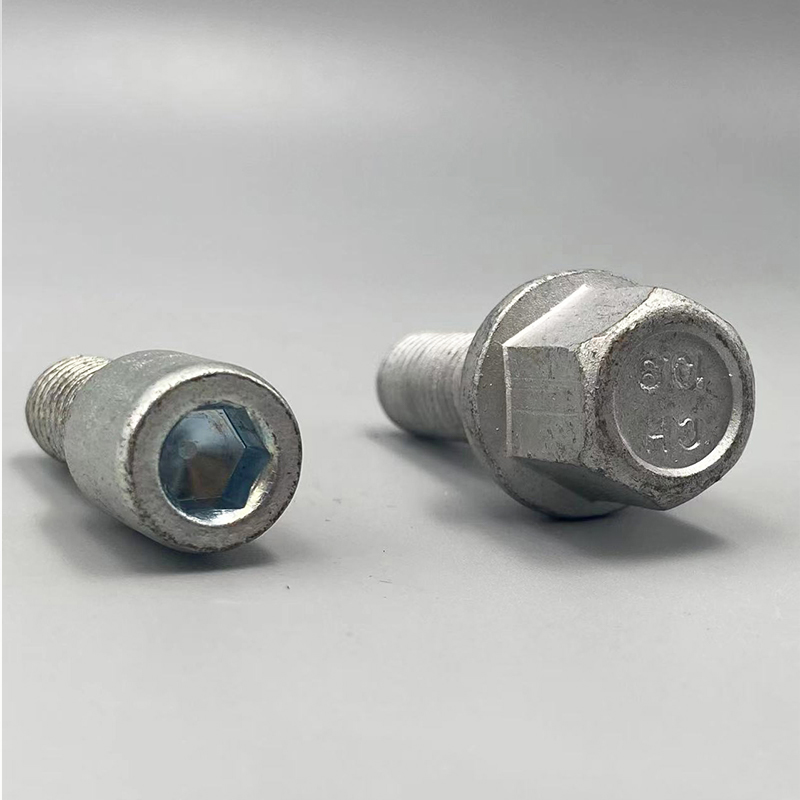 Heat Treated Hub Bolt