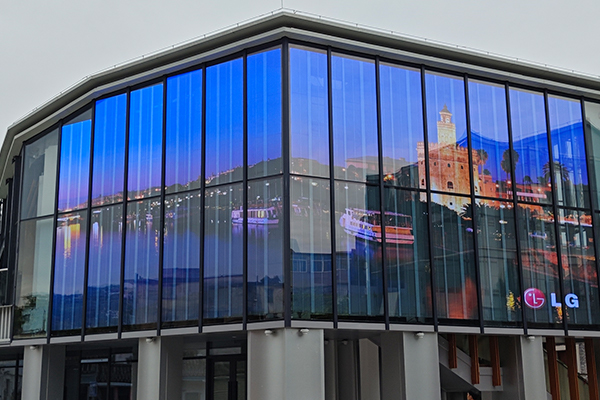 Seeingdisplay Transparent Display Debuts: Blending Virtual & Reality to Redefine Commercial Visual Experiences