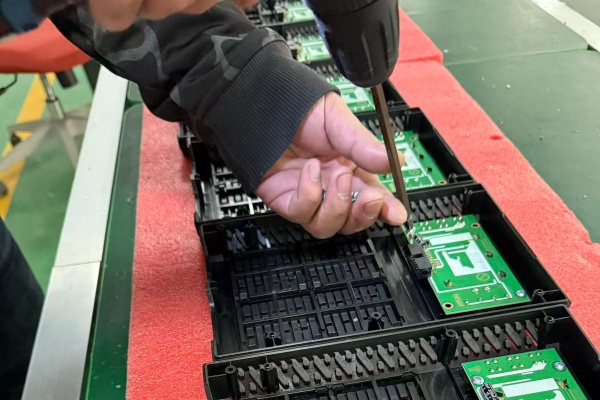 Will Household Small-scale Solar Power Replace UPS?