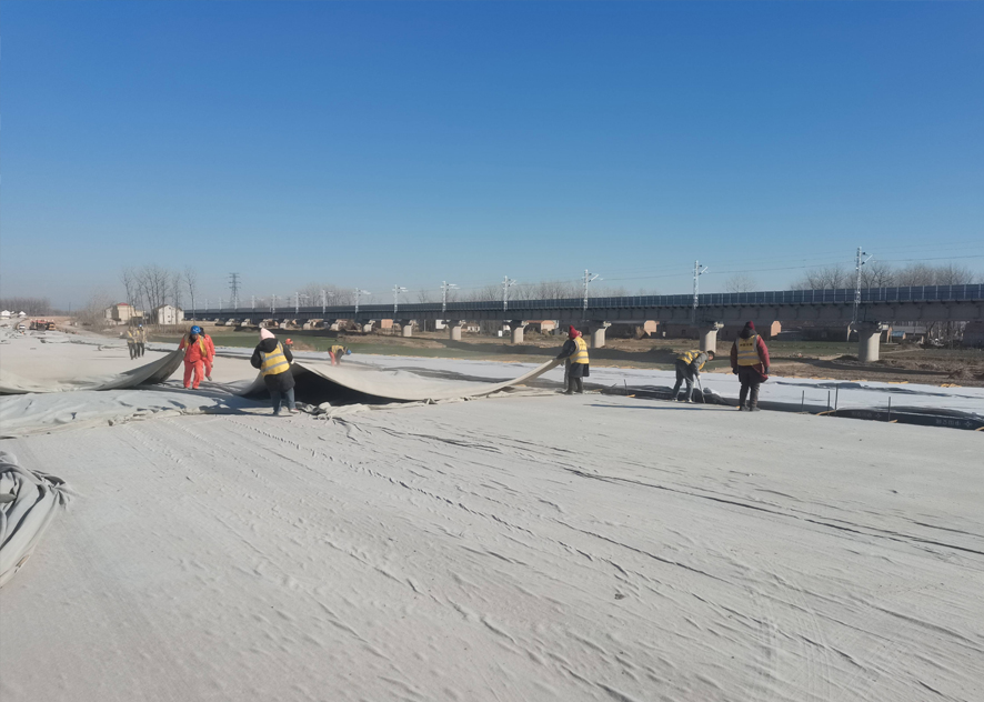 Electric heat tracing band empowers winter construction