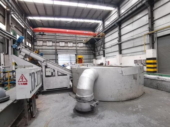 We Can Custom From 1T to 150T Screw Lead Slag Dragging Device for Lead Ore Refining Process from lead pot furnace 