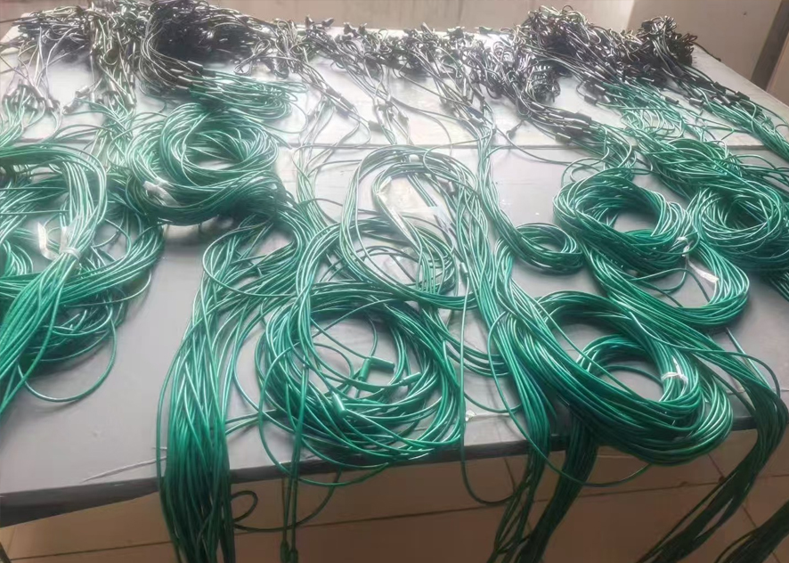 Our company develops and produces heating cables for green plant soil used by European customers: providing suitable temperature