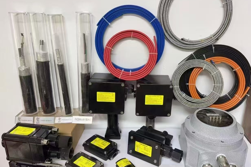 Flexibility of electric heat tracing band for complex pipelines