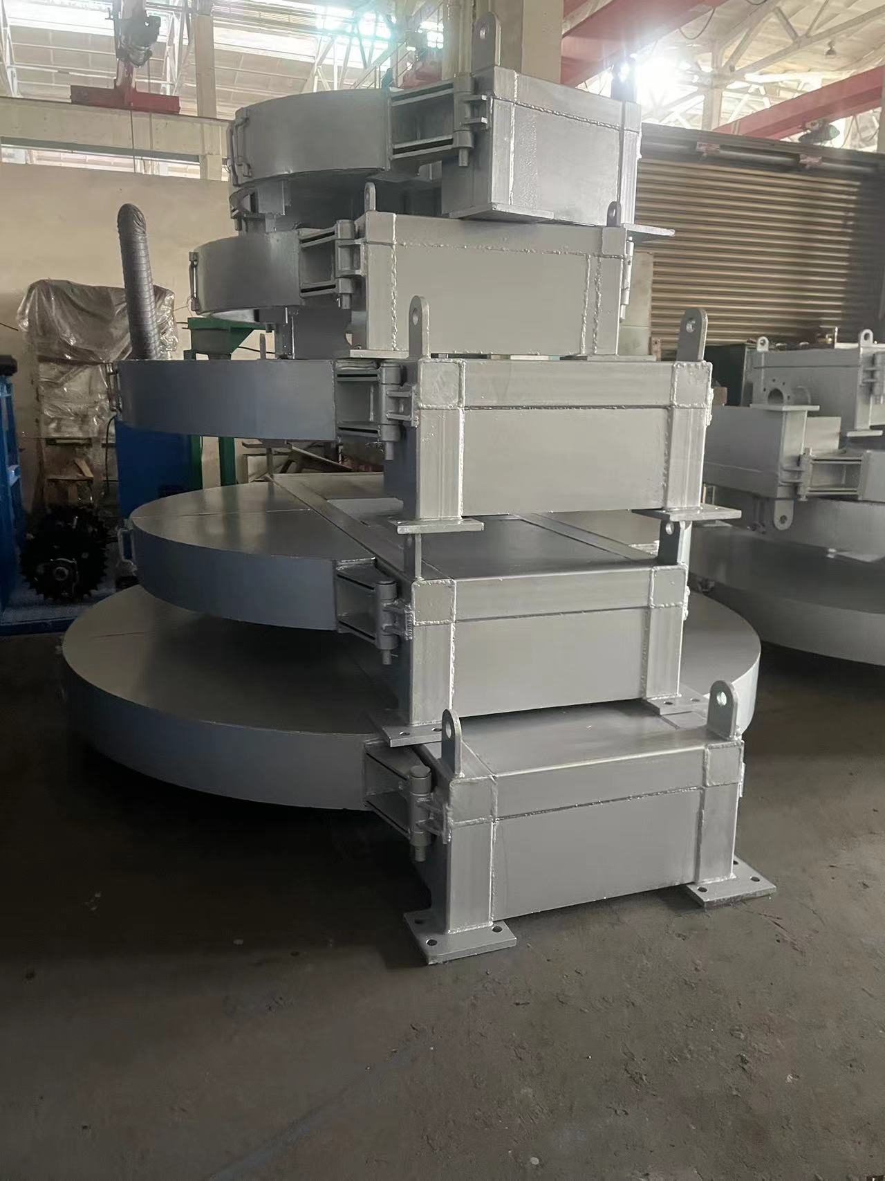 we can custom from 1T to 150T cover for lead refining furnace of scrap lead battery recycle 