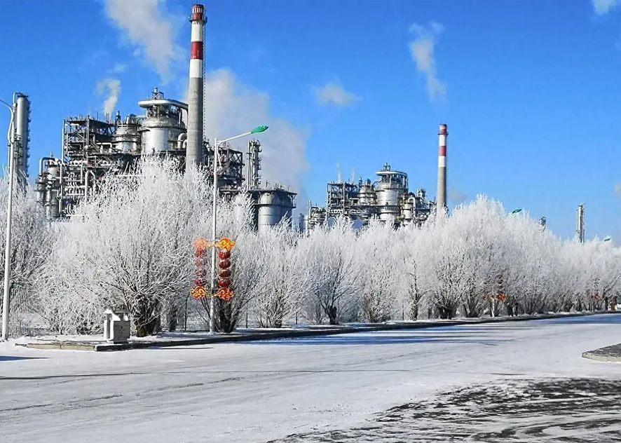 Can electric heat tracing bands be used in ultra-low temperature environments?