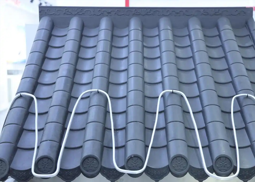 Application of electric heat tracing in gutter snow melting
