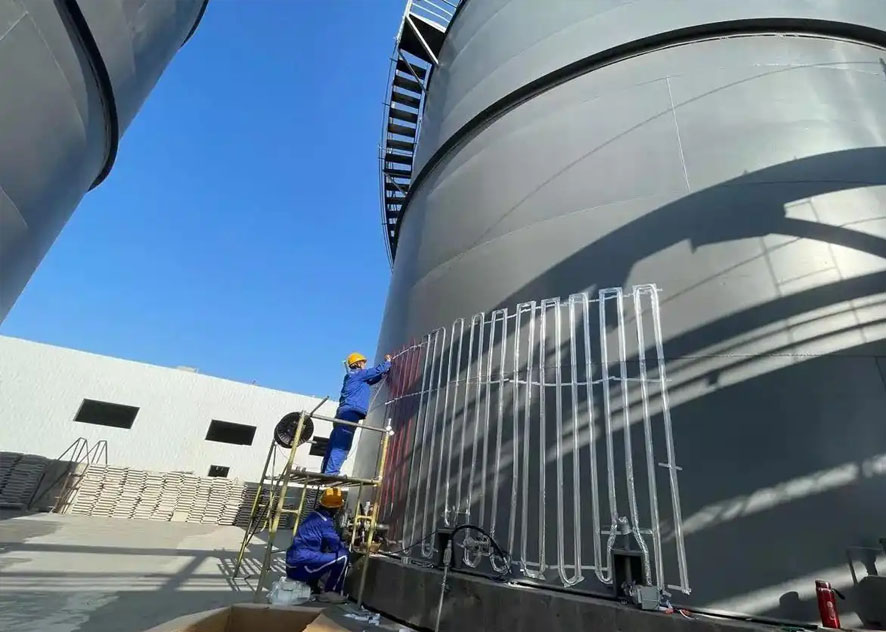 Electric heat tracing band aids in the antifreeze and insulation of equipment in dye plants