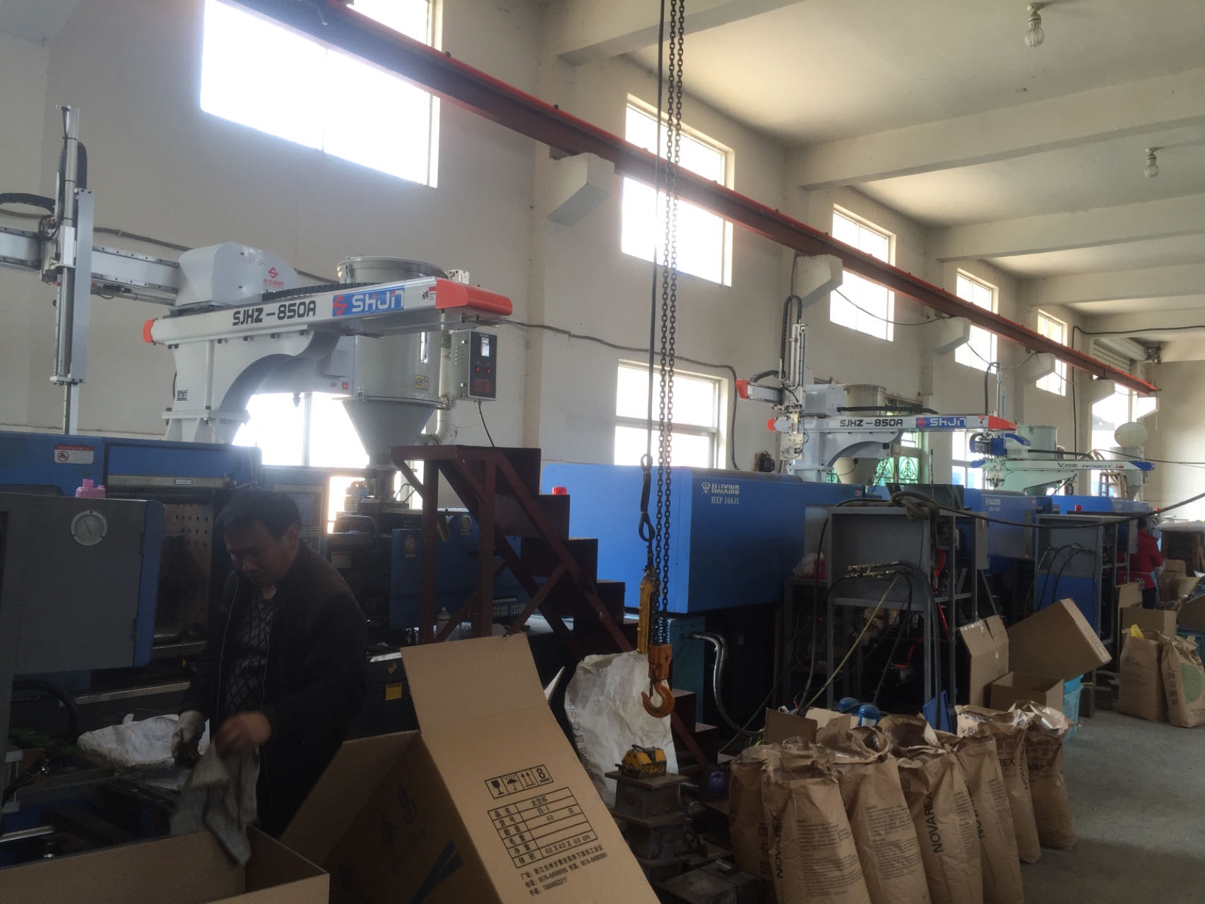 24oz Color Changing Cups with Lids & Straws &ndash; 12-Piece Set